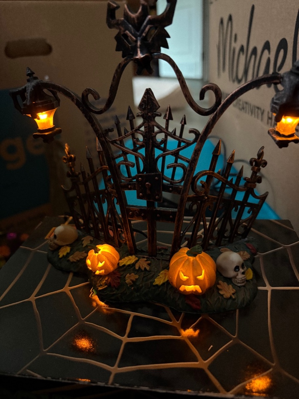Department 56 Halloween Village Gothic Gate Illuminated, Boxed Tested & Works!!